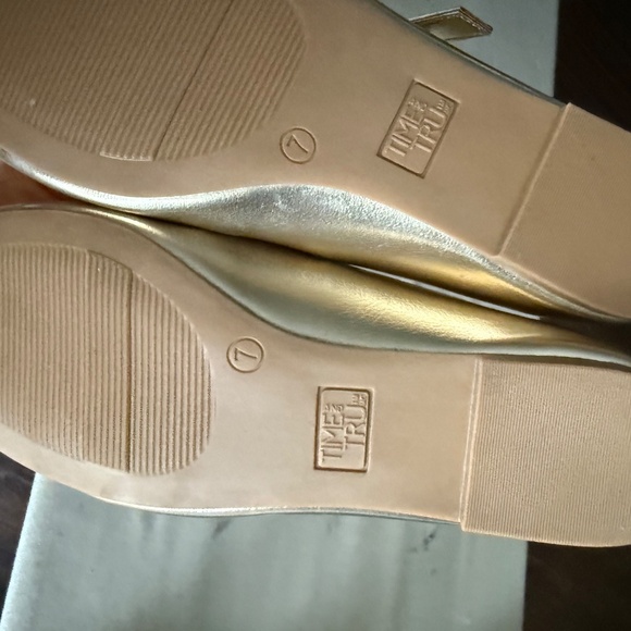 Gold flats - Picture 3 of 5